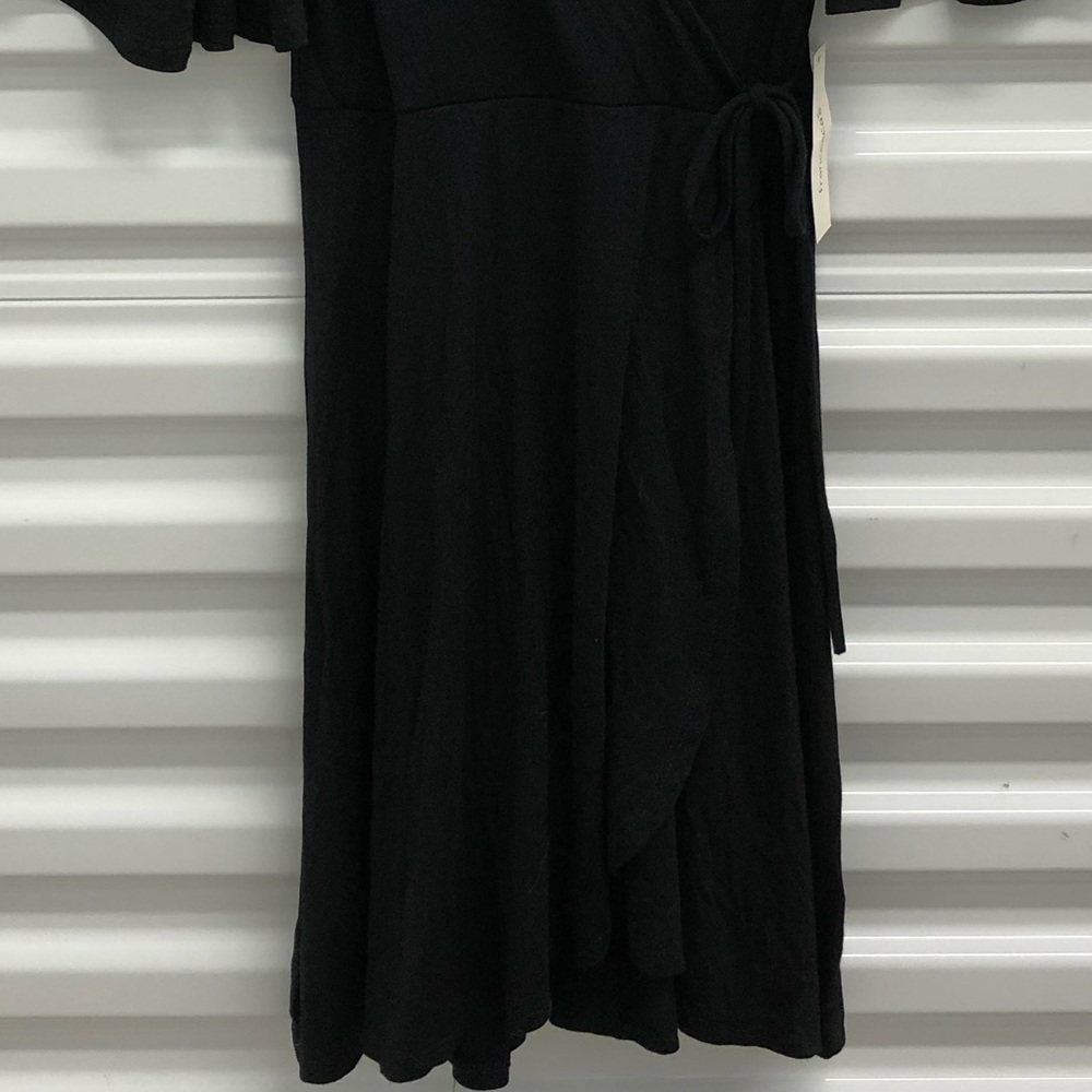 🌈 NWT Francesca’s Cold Shoulder Tie Black Dress - Picture 8 of 8